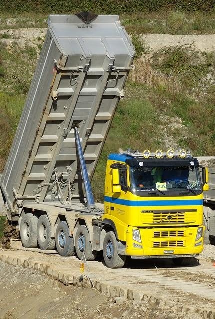Volquete en proyecto de construcción